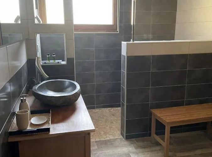 招待所 Le Petit Courault 3*